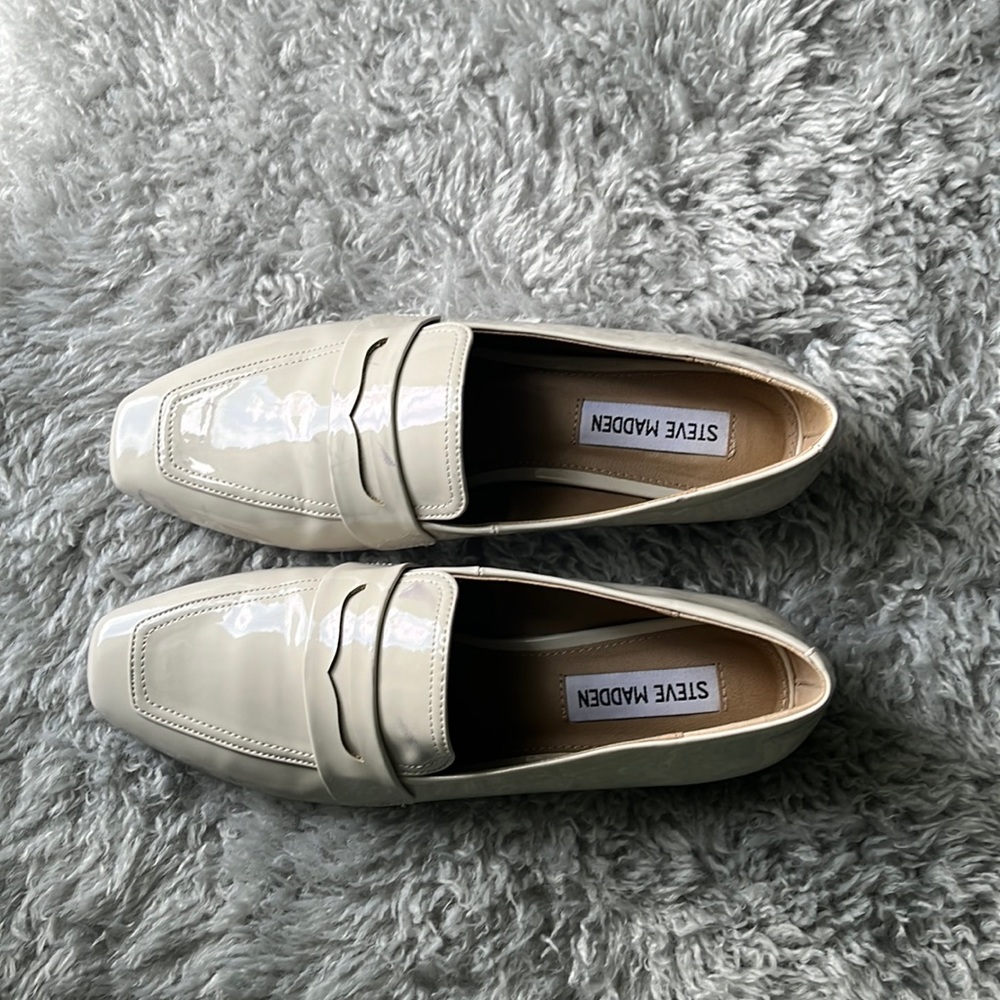 Steve Madden Romik loafer size 7.5 color off white